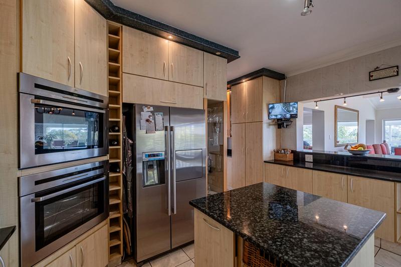 5 Bedroom Property for Sale in Linkside Eastern Cape